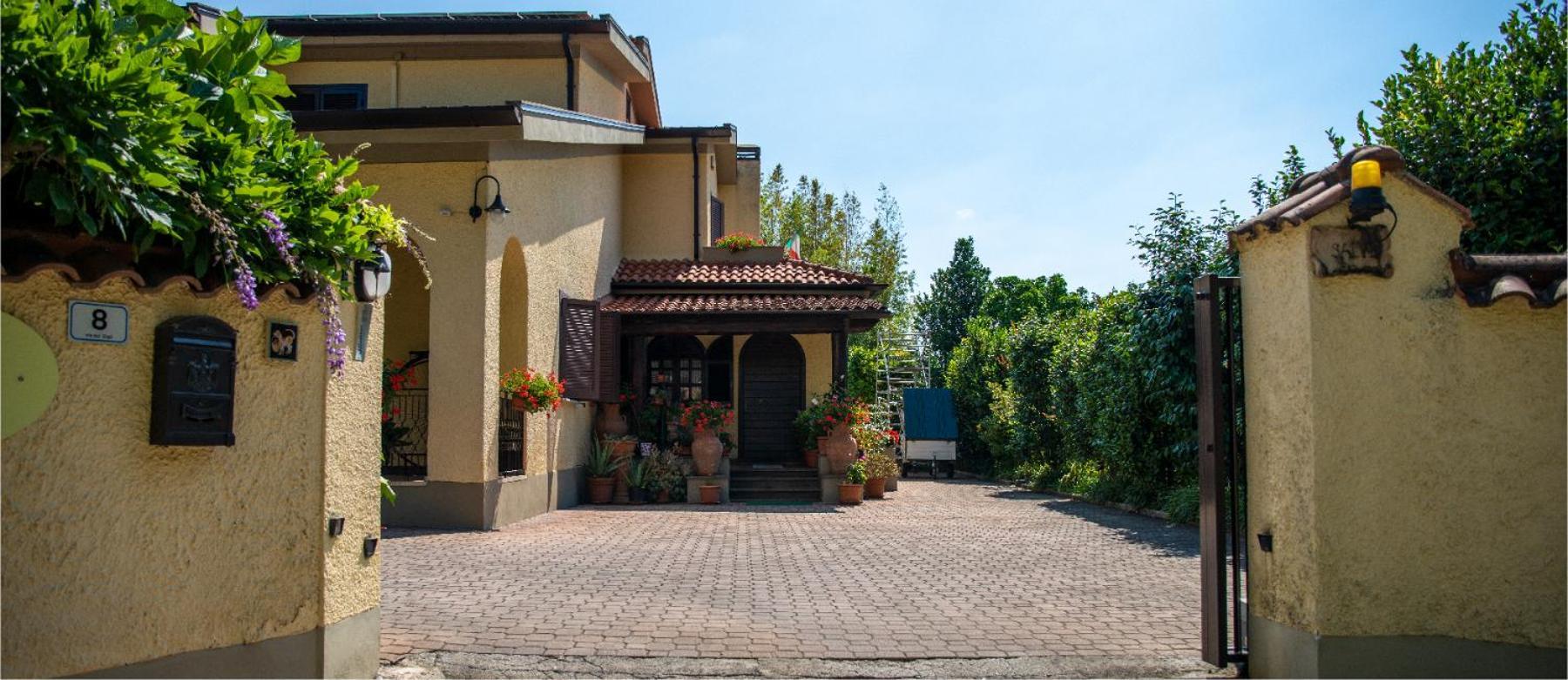 Alloggio Per Uso Turistico Sant'Andrea Lariano المظهر الخارجي الصورة