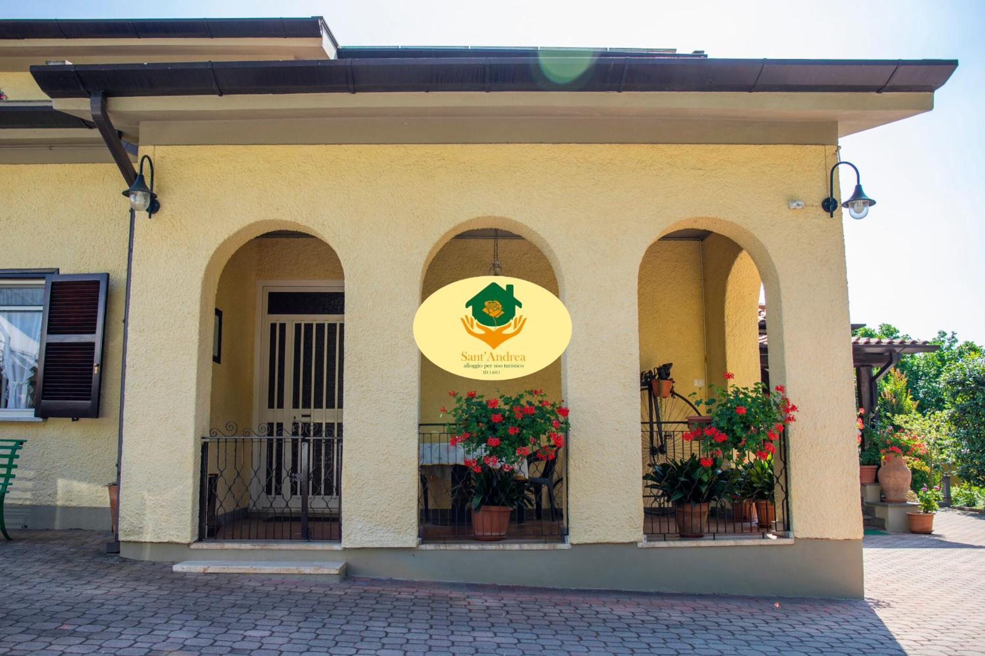 Alloggio Per Uso Turistico Sant'Andrea Lariano المظهر الخارجي الصورة