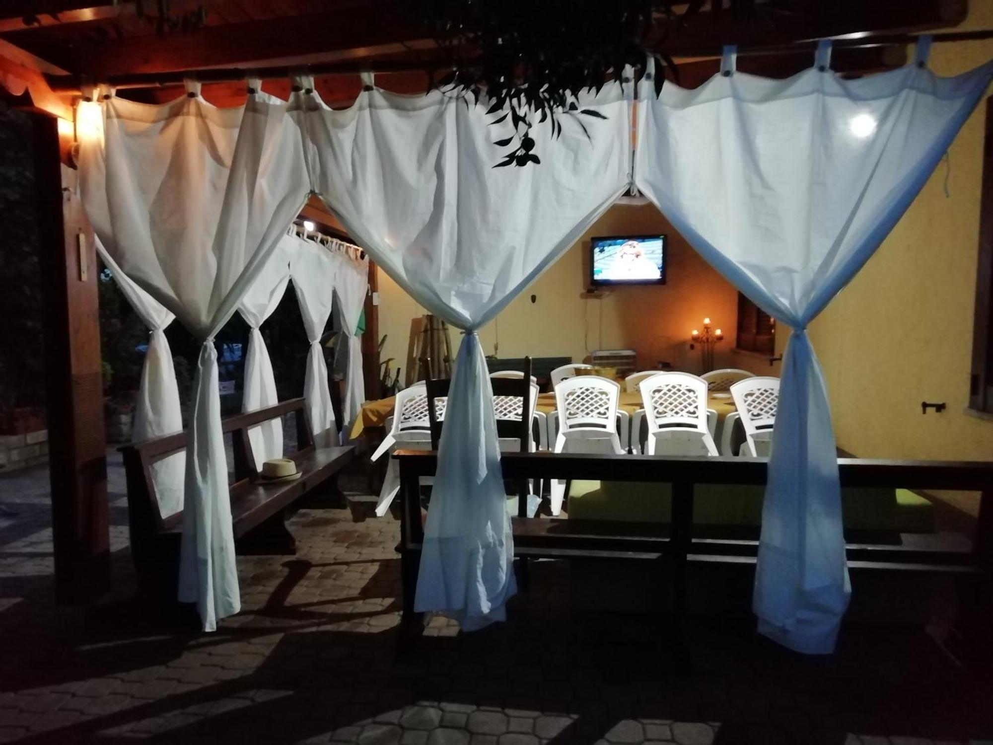 Alloggio Per Uso Turistico Sant'Andrea Lariano المظهر الخارجي الصورة